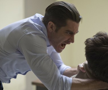 "W trakcie kręcenia 'Labiryntu' najbardziej fascynowało mnie to, jak wiele emocji odczuwa mój bohater, a mimo tego nie może ich uzewnętrznić" - tak Jake Gyllenhaal mówił o roli w filmie Denisa Villeneuve'a. Kreacja policjanta prowadzącego śledztwo w sprawie dwójki porwanych dziewczynek przyniosła mu wyróżnienie Hollywood Film Awards.

"To niezwykle intensywny występ, pełen niuansów portret walczącego z własnymi demonami człowieka, przed którym postawiono niemożliwe do wykonania zadanie. W trakcie swej kariery Jake zagrał szereg fantastycznych ról, jednakże jego praca przy tym filmie osiągnęła nowy poziom aktorskiego kunsztu, co doskonale pokazują wspaniałe recenzje, które film uzyskał" - stwierdził Carlosa de Abreu, założyciel oraz dyrektor wykonawczy Hollywood Film Awards. 