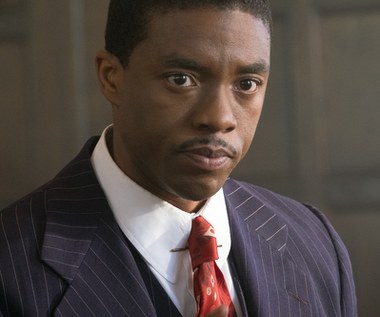 W trakcie leczenia (kilka operacji i cykle chemioterapii) kontynuował pracę na planach filmowych. Mogliśmy go oglądać m.in. w niedawnym filmie Spike'a Lee "Pięciu braci", biograficznym obrazie "Marshall" (na zdjęciu) oraz czekającym na premierę dramacie "Ma Rainey's Black Bottom".