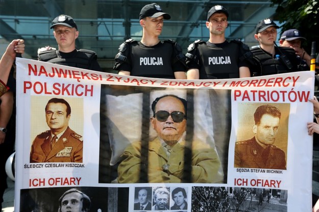 W trakcie obchodów 90. urodzin generała protestowały środowiska prawicowe /Tomasz Gzell /PAP