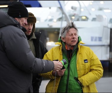 W trakcie pracy nad książką, pisarz odkrywa sekrety, przez które znajdzie się w śmiertelnym zagrożeniu. Ktoś za wszelką cenę nie chce dopuścić do ujawnienia prawdy.