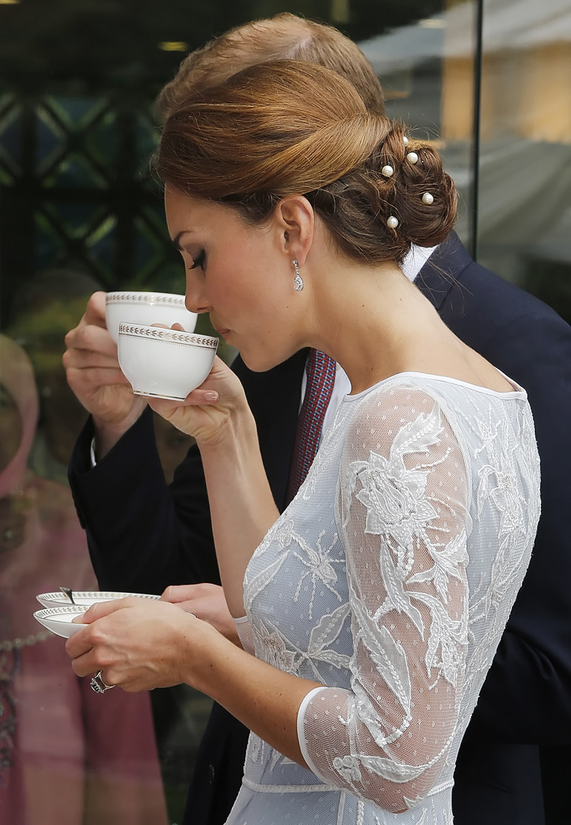 W trakcie świąt nie zabrakło także tradycyjnej brytyjskiej herbaty, za którą przepada księżna Kate /WPA Pool /Getty Images