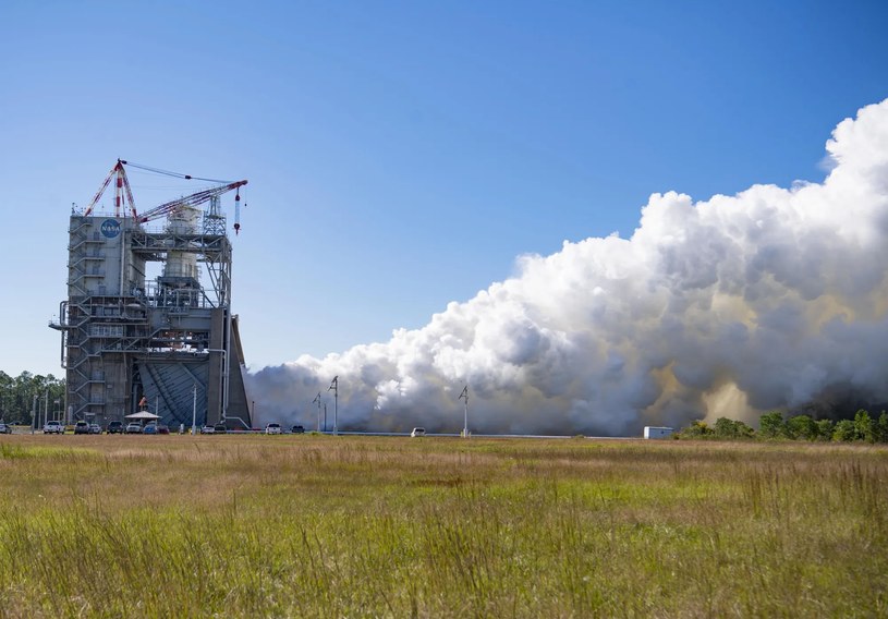 W trakcie testu przeprowadzonego przez NASA powstało mnóstwo dymu / NASA / Danny Nowlin /materiał zewnętrzny