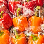 W trosce o środowisko. Koniec z pakowaniem warzyw i owoców w plastik we Francji