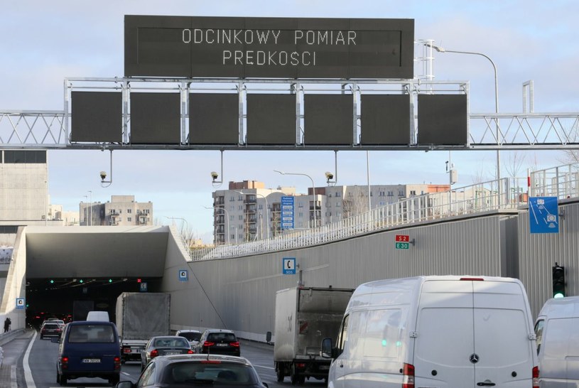 W tunelu POW pod Urysnowem zarejestrowano już 27 tys. przekroczeń prędkości / 	Jakub Kamiński    /Agencja SE/East News