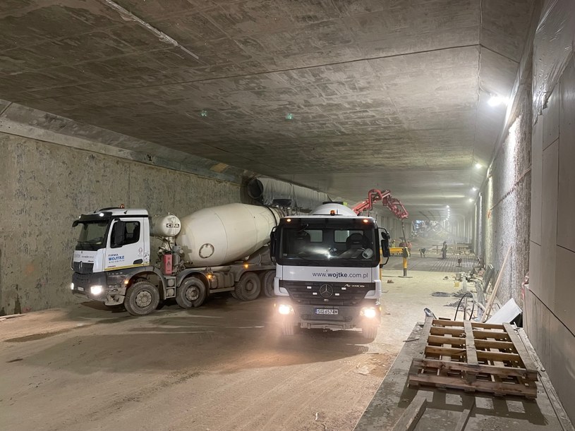 W tunelu w Zielonkach zakończono prace budowlane. Teraz do dzieła przystąpią drogowcy /GDDKiA