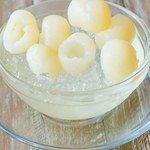 W twardej skorupie kryje zdrowotny skarb. Delikatny miąższ chroni serce, jelita i pomaga dobrze spać