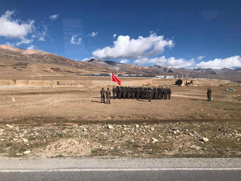 W Tybecie "stężenie mundurowych na kilometr kwadratowy" jest wyjątkowo wysokie /maja wolny /materiały prasowe