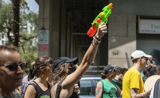 ​W tych miastach Europy nie chcą turystów