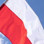 W tych sklepach kupisz flagę Polski przed Dniem Niepodległości. Sprawdziłam ceny!