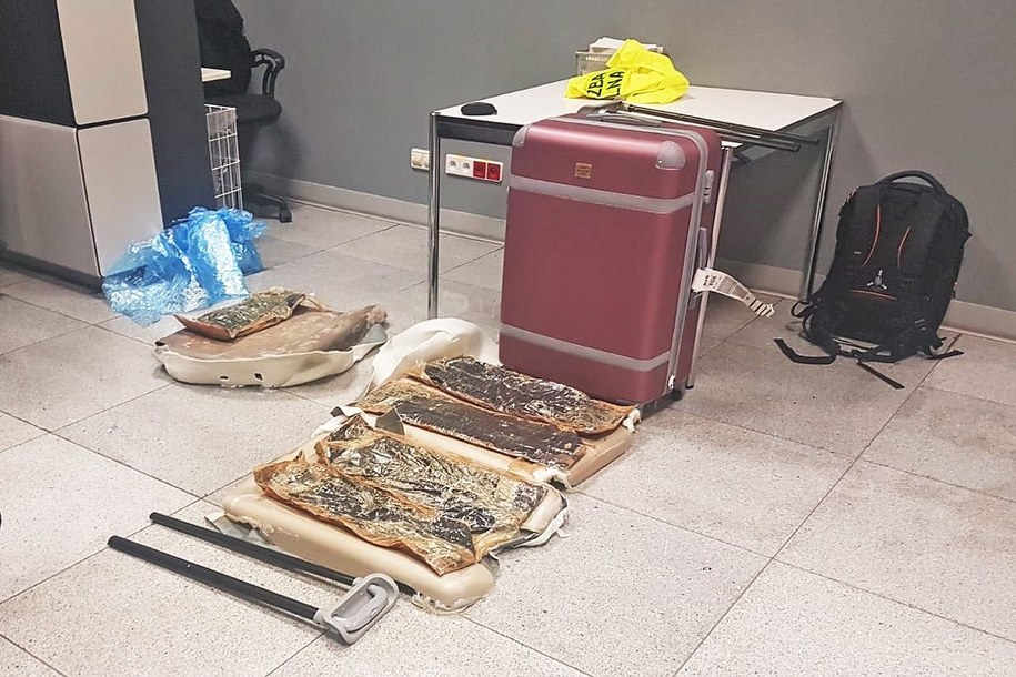 W tych walizkach ukryte były narkotyki /Straż Graniczna
