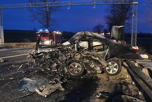 W tym BMW zginęli dwaj mieszkańcy powiatu tarnobrzeskiego w wieku 30 i 25 lat /Policja