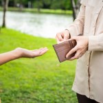 przesądy W tym dniu nie pożyczaj pieniędzy. Pomyślność może cię opuścić