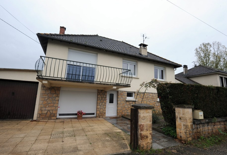 W tym domu mieszka rodzina dziewczynki. /Abaca /PAP/EPA