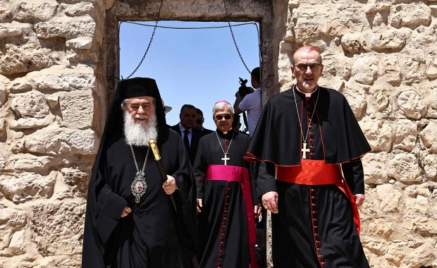 W tym miejscu podpalono kościół. Wizyta patriarchów