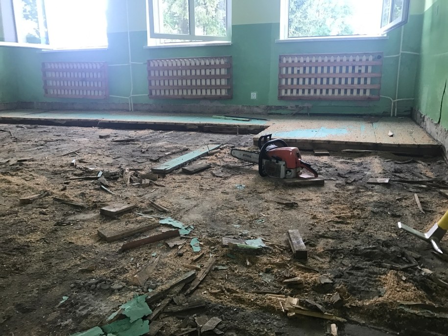 W tym miejscu powstanie multimedialna pracownia komputerowa w Szkole Podsatawowej w Bukowinie na Lubelszczyźnie /Michał Dobrołowicz /RMF FM