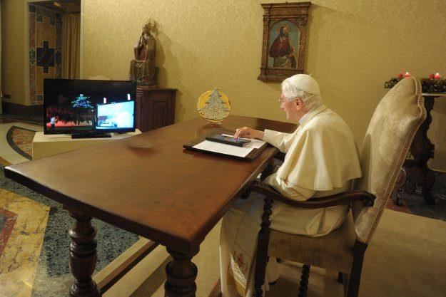 W tym roku Benedykt XVI zdecydował się na tablet z Androidem /AFP