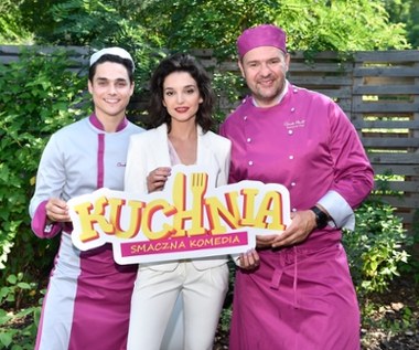 W tym roku Dębska wystąpiła m.in. w komediowym serialu Polsatu "Kuchnia", wcielając się w postać stanowczej, ale i kochliwej menedżerki restauracji. 

"Moja bohaterka jest zamieszana w największą miłosną intrygę, którą widzowie będą oglądać. Zakochuje się w nieodpowiednim mężczyźnie, który świetnie gotuje, ale kompletnie nie radzi sobie w życiu. A moja postać uwielbia mieć kontrolę, jest stanowcza i lubi obcować w luksusie" - opowiadała aktorka. 
