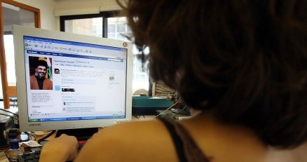 W tym roku hakerzy wybrali na teren swoich świątecznych łowów serwis Facebook /AFP