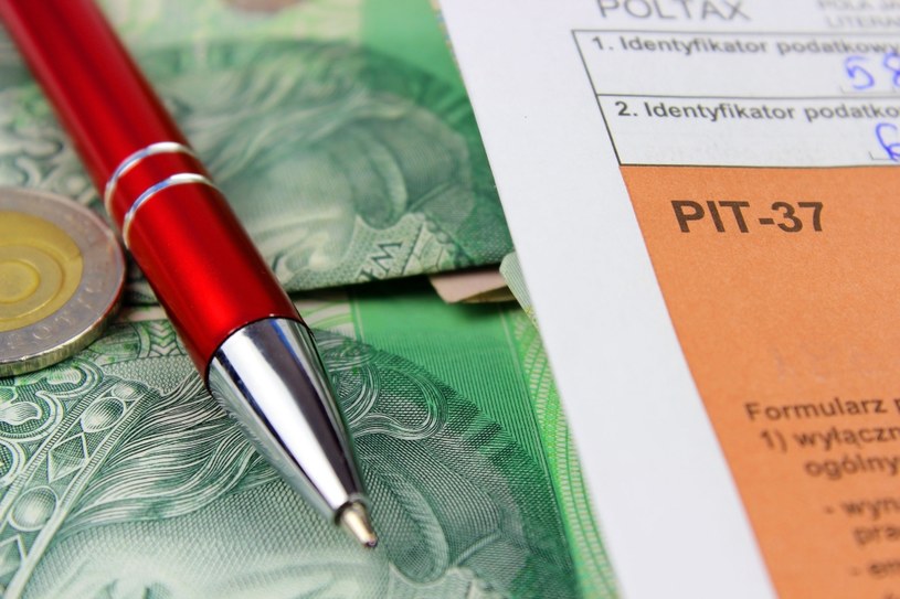 W tym roku Polacy nie spieszą się z rozliczeniem podatku. /123RF/PICSEL
