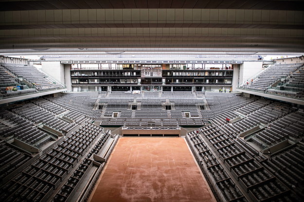 W tym roku turniej na kortach ziemnych im. Rolanda Garrosa miał się rozpocząć 24 maja /MARTIN BUREAU / POOL /PAP/EPA