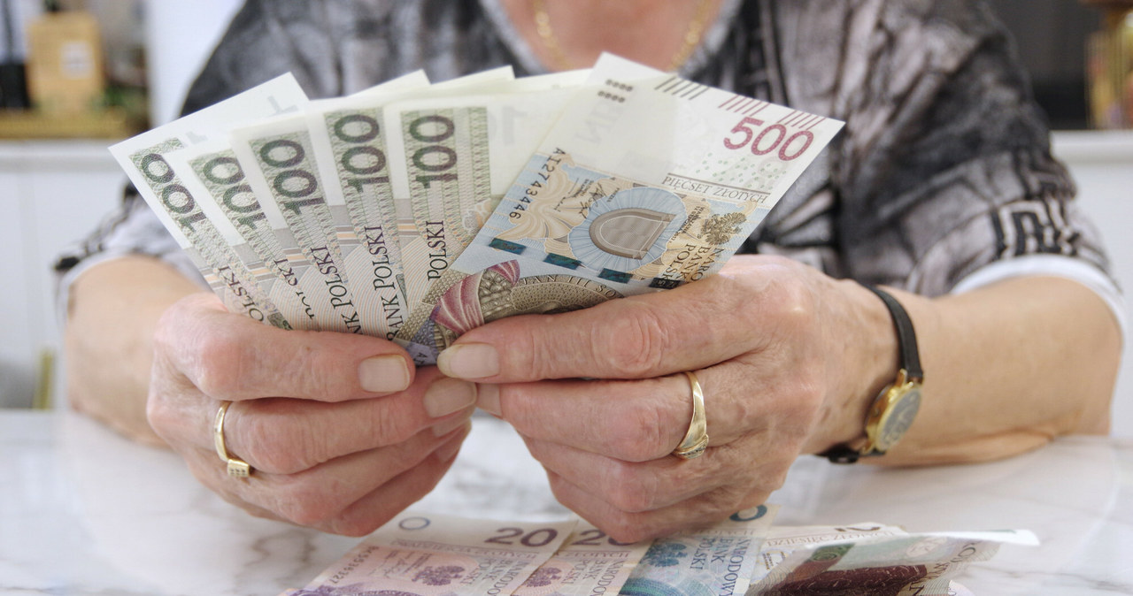 W tym roku waloryzacja emerytur była rekordowa. Na jaką podwyżkę mogą liczyć emeryci w 2024? /Marek Bazak /East News