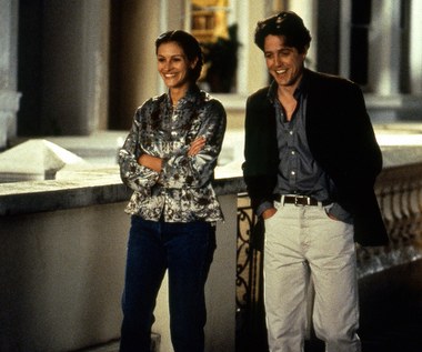 W tym samym roku oglądaliśmy aktorkę w jeszcze jednej komedii romantycznej. W "Notting Hill" wcieliła się w... znaną amerykańską aktorkę. Jej Anna Scott jest rozkapryszona i zmęczona sławą, w związku z czym przyjeżdża do Londynu, żeby trochę odpocząć. Tu spotyka się z granym przez Hugh Granta właścicielem raczej podrzędnej księgarni, w którym się zakochuje. Dosyć niespodziewanie film Rogera Michella okazał się o wiele bardziej udaną produkcją niż prognozowana na hit "Uciekająca panna młoda" Marshalla.