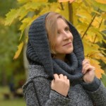 W tym sezonie będziemy je nosić zamiast czapek. Znajdziesz w wielu sieciówkach