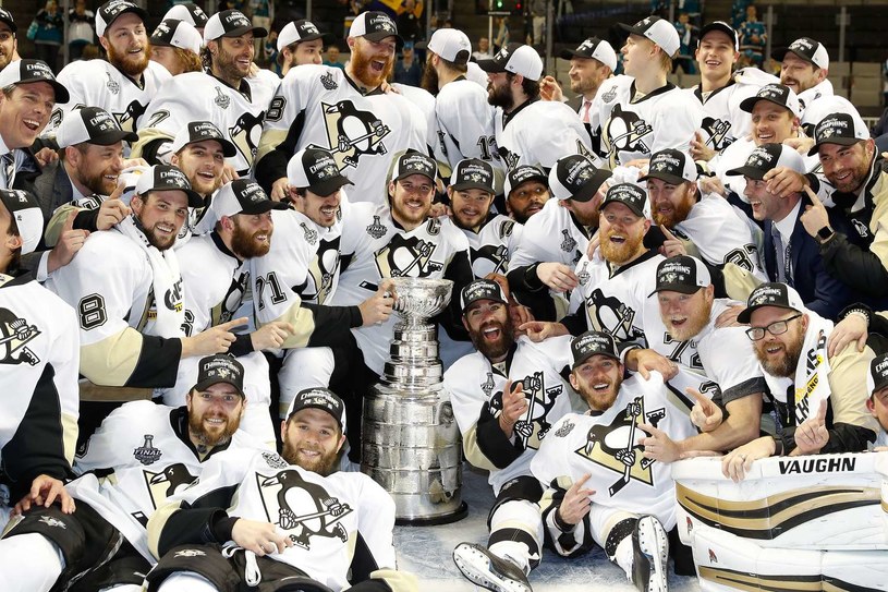 W tym sezonie Puchar Stanleya zdobyli hokeiści Pittsburgh Penguins /AFP