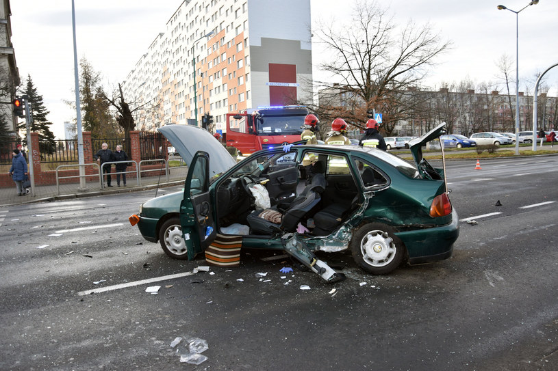 W tym, spowodowanym przez pijanego kierowcę, wypadku trzy osoby zostały ranne /Piotr Krzyżanowski / Polska Press Grupa /East News