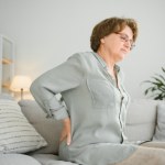 W tym wieku mięśnie zanikają, a kości słabną. Stosuj te zasady, by na długo zachować sprawność