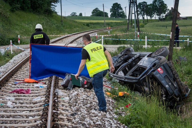 W tym wypadku zginęło dwoje dzieci, a i ch rodzice zostali ciężko ranni /Tytus Żmijewski /PAP