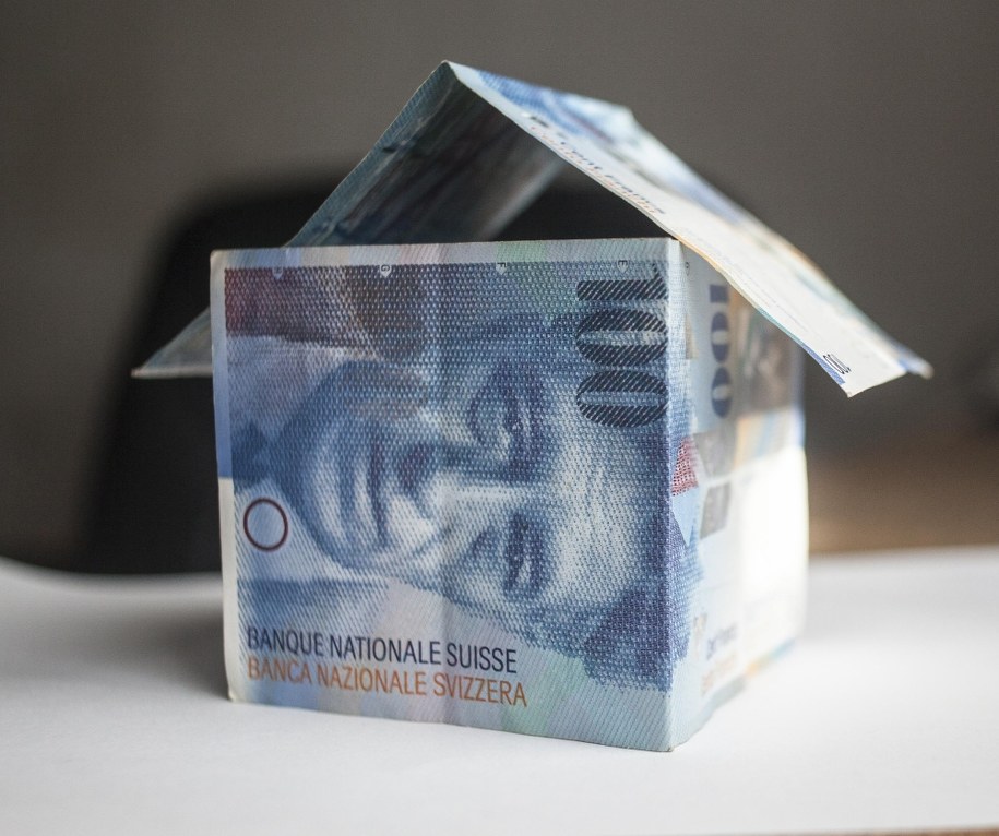 W ubiegły czwartek kurs franka przekroczył 5 złotych /Michał Walczak /PAP