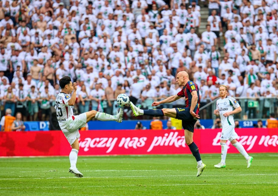 W ubiegłym sezonie w finale Pucharu Polski zmierzyły się Legia Warszawa i Pogoń Szczecin /Beata Zawadzka /East News