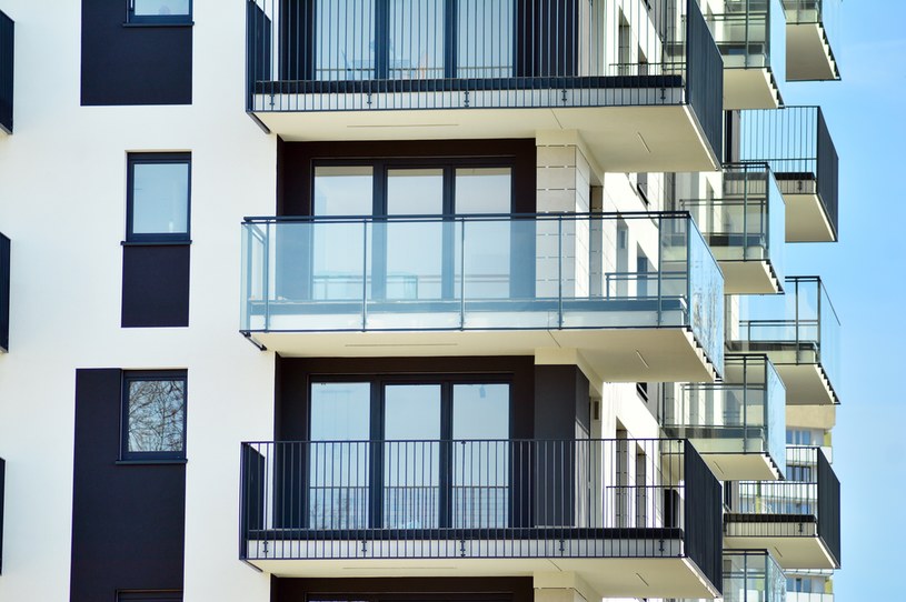 W umowach deweloperskich pojawią się klauzule waloryzujące ceny mieszkań? /123RF/PICSEL