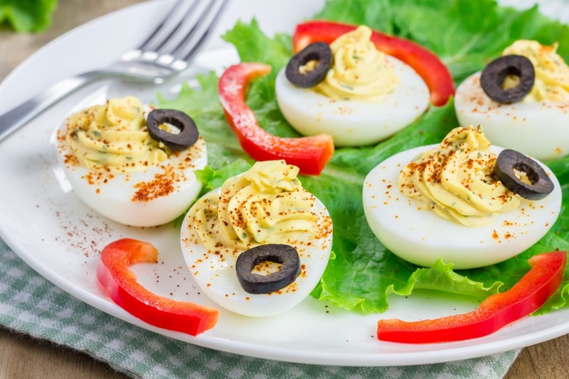 W upały lepiej zrezygnuj z jedzenia jajek w majonezie /123RF/PICSEL