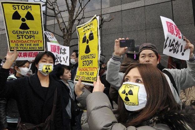 W uprzemysłowionej Japonii do trzęsienia działało 18 elektrowni atomowych /AFP