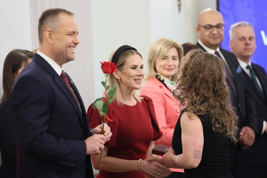 W uroczystości wręczenia odznaczeń przez Prezydenta Karola Nawrockiego wzięła udział także pierwsza dama Marta Nawrocka /Wojciech Olkusnik/East News /East News