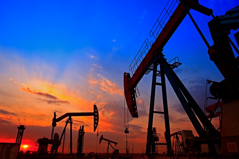 W USA kurczą się zapasy ropy naftowej /123RF/PICSEL