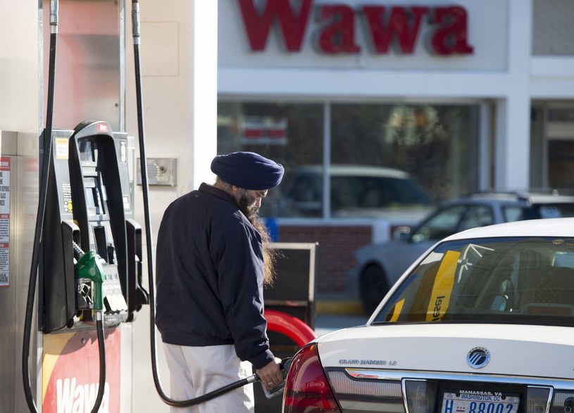 W USA paliwo jest niesamowicie wręcz tanie... /AFP