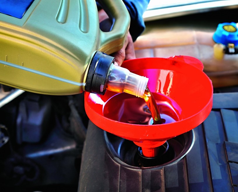 W używanym silniku trzeba wymienić olej i filtry, a często także pasek rozrządu. /Motor