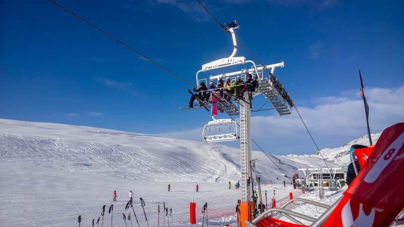 W Val Thorens narciarze mogą korzystać z kilkunastu nowoczesnych wyciągów /Sebastien Coell /123RF/PICSEL