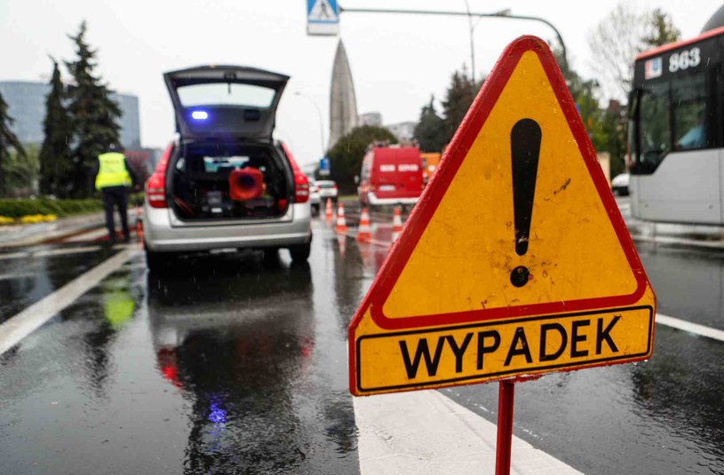 W wakacje wypadków na drogach było mniej, jednak zginęło w nich więcej osób /Krzysztof Kapica /East News
