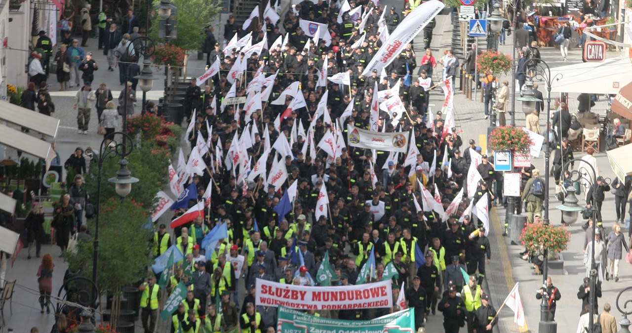 W Warszawie odbyła się manifestacja "budżetowców"