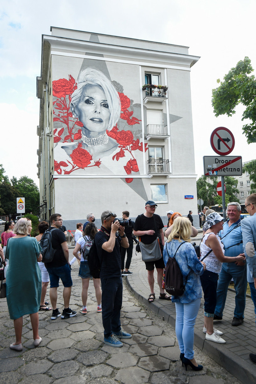 W Warszawie odsłonięto mural z podobizną Kory /Zbyszek Kaczmarek /Reporter