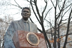 W Warszawie odsłonięto pomnik Ronalda Reagana