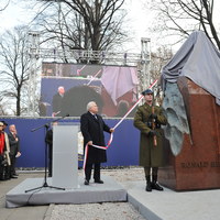 Lech Wałęsa odsłonił w Warszawie pomnik Ronalda Reagana