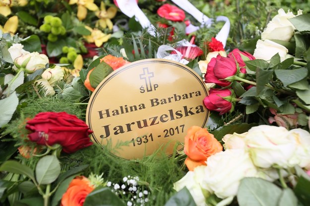 W Warszawie pochowano Barbarę Jaruzelską, wdowę po gen. Wojciechu Jaruzelskim /Leszek Szymański /PAP