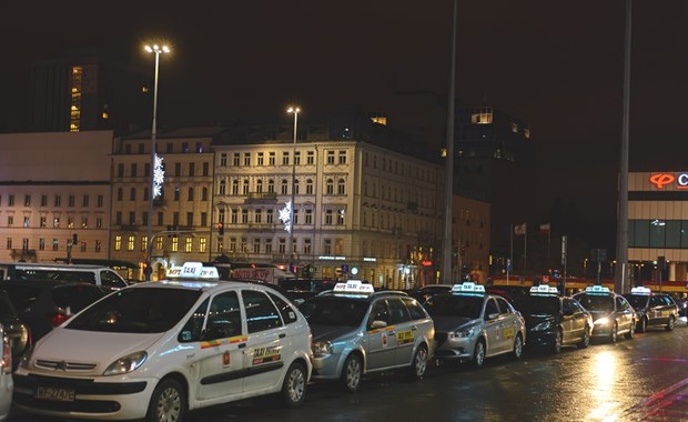 W Warszawie podrożeją taksówki. Jest zgoda radnych