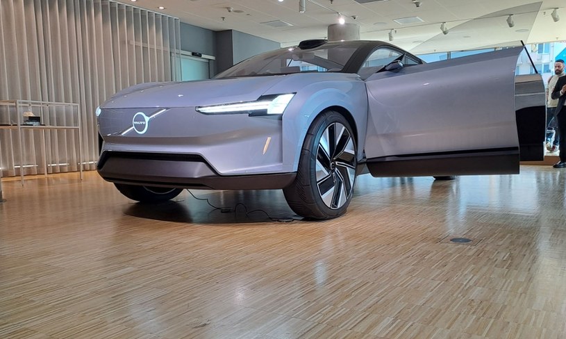 W Warszawie pojawił się samochód koncepcyjny szwedzkiego producenta - Volvo Concept Recharge. /Maciej Olesiuk /INTERIA.PL