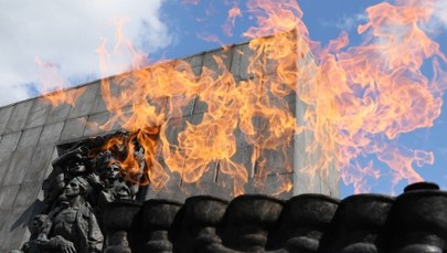 W Warszawie zawyły syreny. 82. rocznica wybuchu powstania w getcie warszawskim 